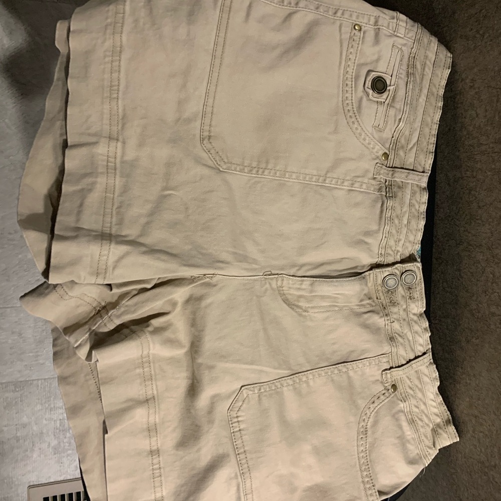 Woman’s Shorts Size 14